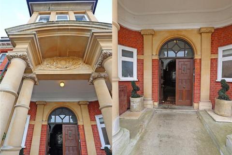 Sherwood Oaks, 13 Frensham Road, Kenley 2 bed apartment for sale