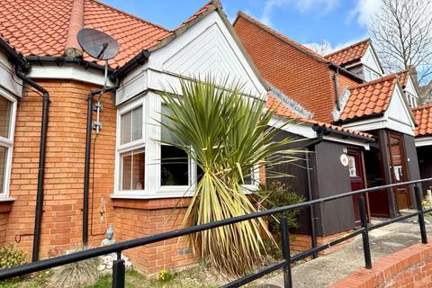 Ashdown Court, Cromer, NR27 1 bed terraced bungalow for sale