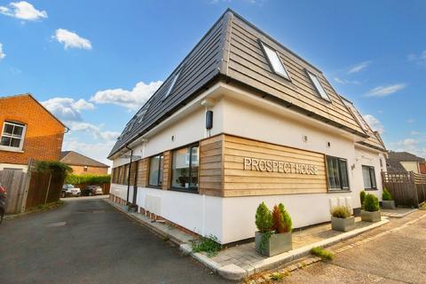 19 Bethel Lane, Farnham, Surrey, GU9 1 bed apartment for sale