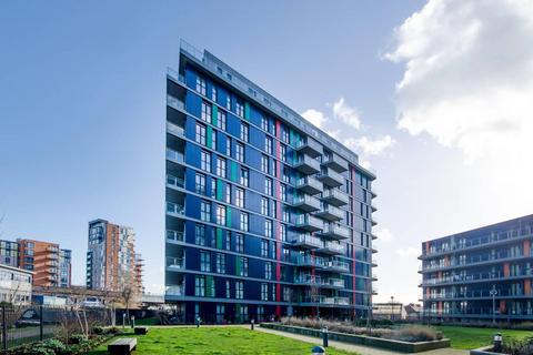 Aylesbury House, Hatton Road... 1 bed apartment for sale