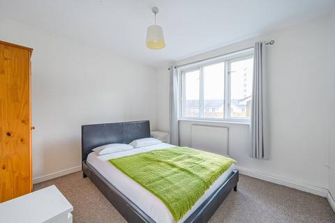 Island Row, Limehouse, London, E14 3 bed flat for sale