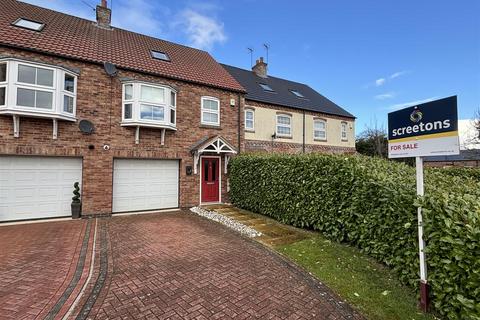 Knedlington Walk, Howden 3 bed townhouse for sale