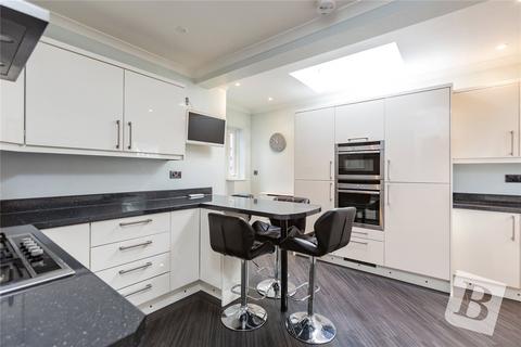 Foxhall Road, Upminster, RM14 4 bed semi