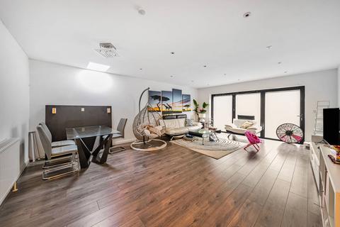 Mahlon Avenue, Ruislip, HA4 5 bed detached house for sale