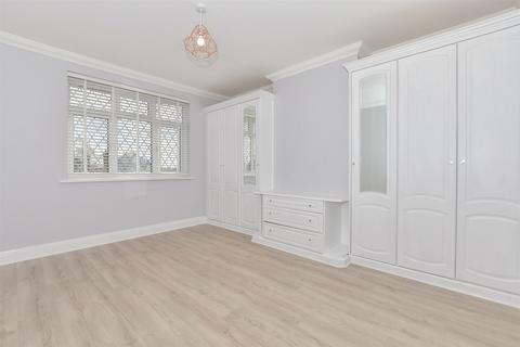 Weavering Street, Weavering... 2 bed semi