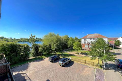 Lakeside Avenue, Faversham, ME13 4 bed end of terrace house for sale