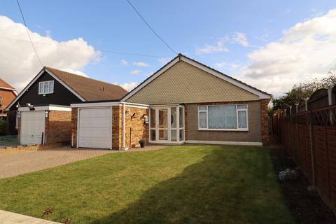 Hornsby Lane, Orsett RM16 2 bed detached bungalow for sale