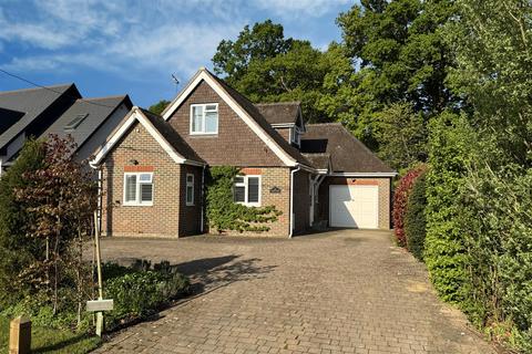 Elstead 3 bed chalet for sale