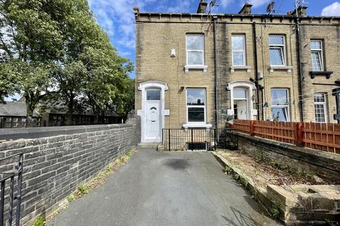 Vine Terrace West, Bradford BD8 2 bed terraced house for sale