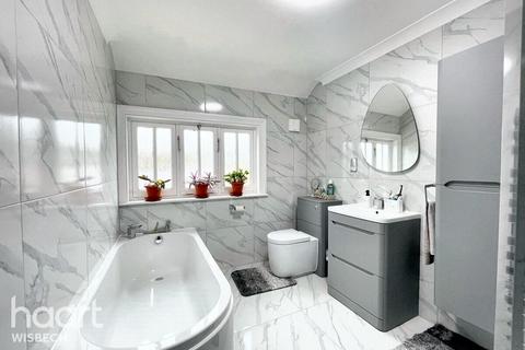 2 bedroom semi-detached bungalow for sale