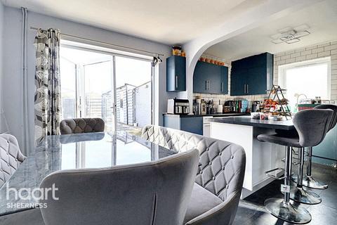 Thames Avenue, Sheerness 3 bed end of terrace house for sale