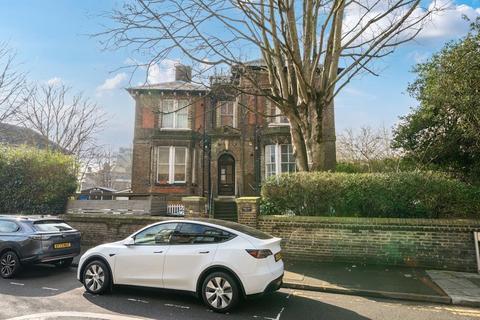 Kingston upon Thames,  Surrey,  KT1 1 bed flat for sale
