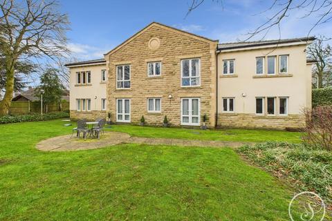 105 King Lane, Moortown, Leeds 2 bed flat for sale