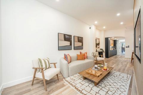 York Way, London N7 2 bed maisonette for sale
