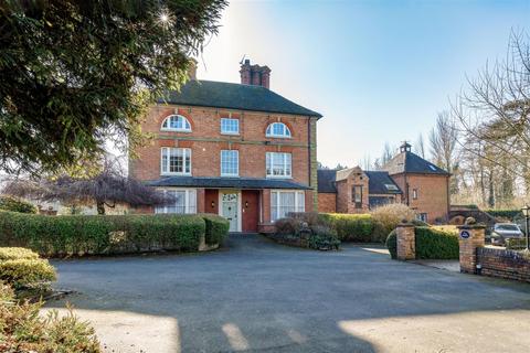 Vicarage Lane, Warwick CV35 2 bed apartment for sale