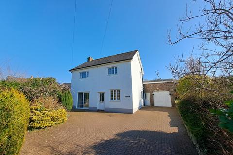 Llanspyddid, Brecon, Powys. 3 bed detached house for sale