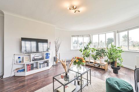 Lyttelton Road, East Finchley... 3 bed flat for sale