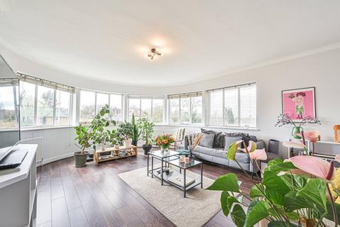 Lyttelton Road, East Finchley... 3 bed flat for sale