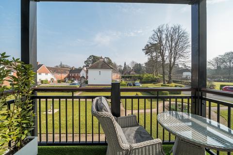 Beacon Crescent, Surrey GU26 2 bed flat for sale