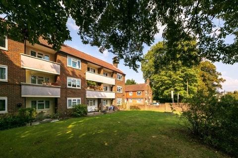 Brick Farm Close, Kew, Surrey, TW9 1 bed apartment for sale