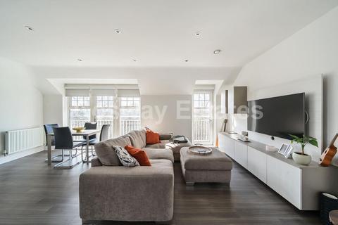 Palmerstone Court, Roseberry Place, NW7 2 bed flat for sale