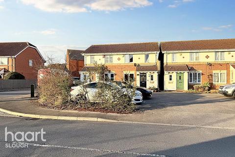 Hunters Way, Slough 3 bed end of terrace house for sale
