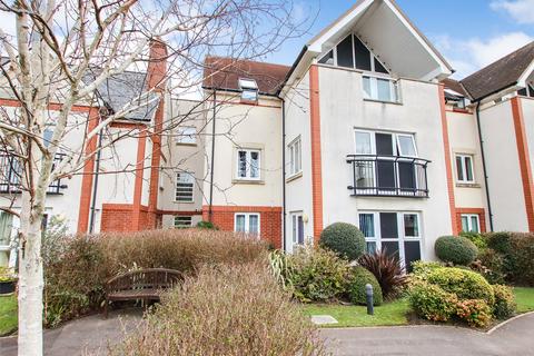 Avenue Road, Lymington, Hampshire, SO41 2 bed apartment for sale
