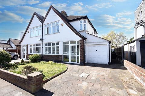 Braemar Gardens, West Wickham, BR4 3 bed semi