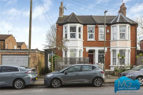 New Oak Road, London, N2 3 bed maisonette for sale