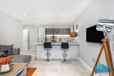 Brownlow Road, London, N11 2 bed apartment for sale