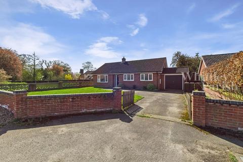 Heckfield Green, Hoxne 2 bed detached bungalow for sale