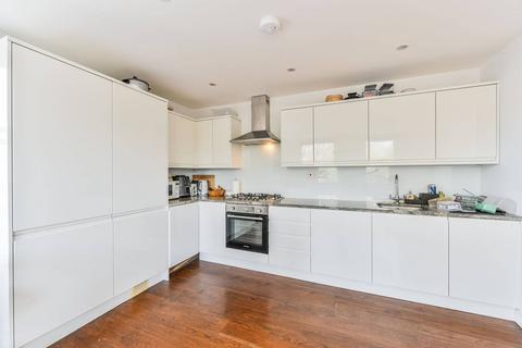 Latchmere Road, Battersea, London, SW11 2 bed flat for sale