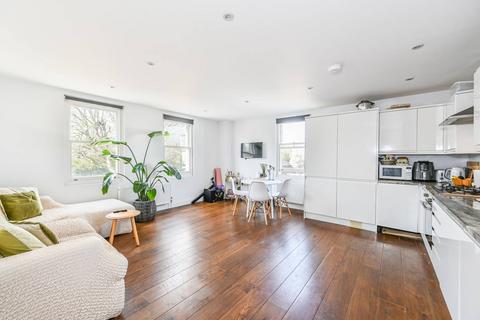 Latchmere Road, Battersea, London, SW11 2 bed flat for sale