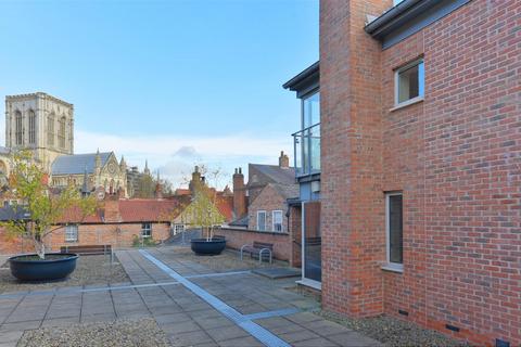 14 Stonegate Court, Stonegate 2 bed apartment for sale