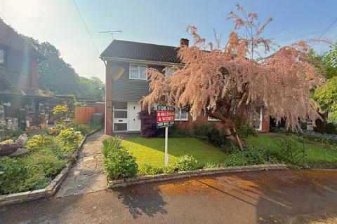 Webster Close, Oxshott Leatherhead KT22 3 bed semi