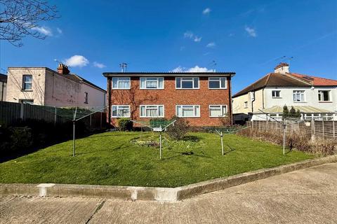 62 Elmsleigh Drive, Leigh on Sea SS9 2 bed apartment for sale
