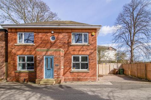 Woodlands Village, Wakefield WF1 3 bed detached house for sale