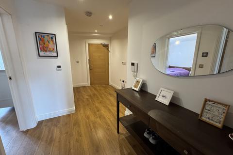 Mill Hill, London NW7 2 bed flat for sale