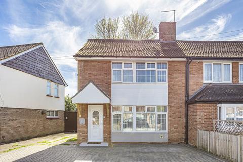 Metcalf Road, Ashford, Surrey, TW15 3 bed semi