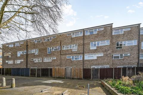 Crouch Close, Beckenham, Kent, BR3 2 bed flat for sale