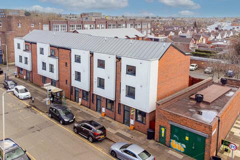 Leicester LE5 4 bed terraced house for sale