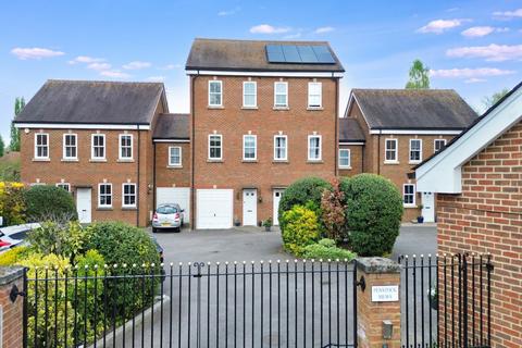 Penstock Mews, Godalming GU7 3 bed terraced house for sale