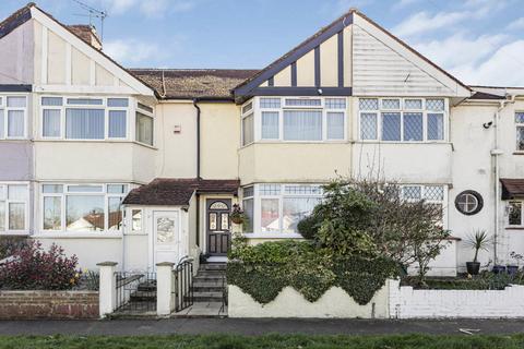 Saxon Avenue, Feltham, TW13 2 bed terraced house for sale