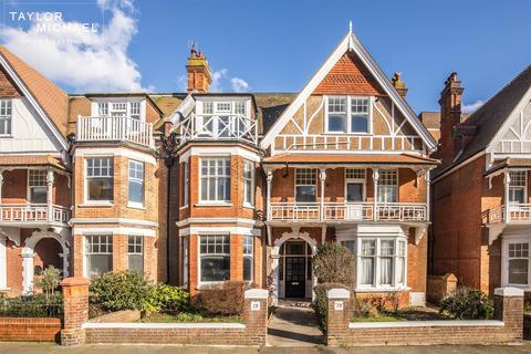 Third Avenue, Hove 2 bed flat for sale
