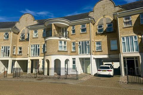 Dettingen Crescent, DEEPCUT GU16 5 bed townhouse for sale