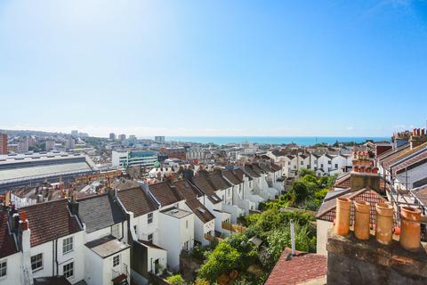 Buckingham Road, Brighton, BN1 2 bed flat for sale