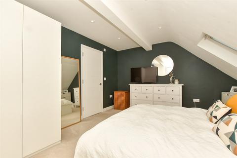 Rosemary Avenue, Broadstairs, Kent 4 bed chalet for sale