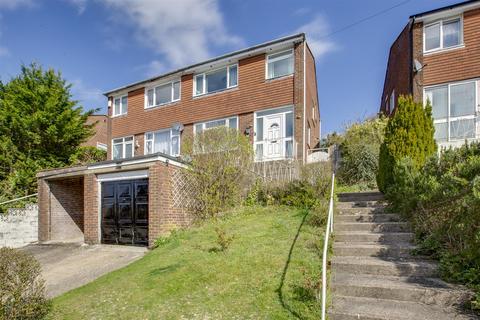 Kelvin Close, High Wycombe HP13 3 bed semi