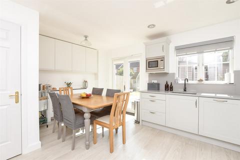 Furze Close, Horley RH6 3 bed end of terrace house for sale