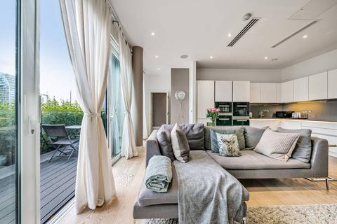 Central Avenue, Fulham, London, SW6 2 bed flat for sale